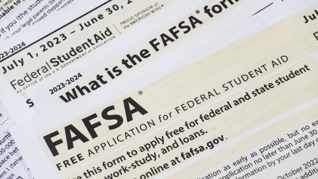 A paper version of the FAFSA application.