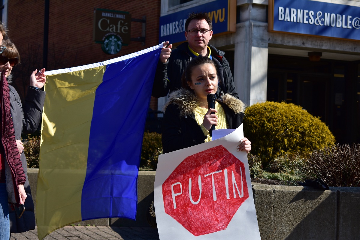 Students rally to support Ukraine