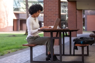 Student studying at Chemeketa Community College