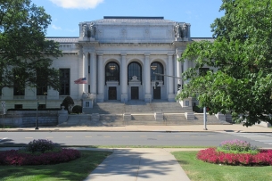 A photo of the Connecticut State Library and Supreme Court building.