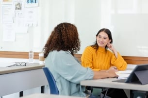 A female student meets with an adviser