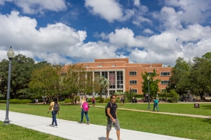 Students walk around Robert Manning Strozier Library at Florida State University