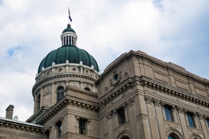 A picture of the dome of the Indiana statehouse