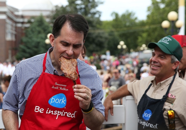 Scott Walker eating at the Iowa State Fair in 2016
