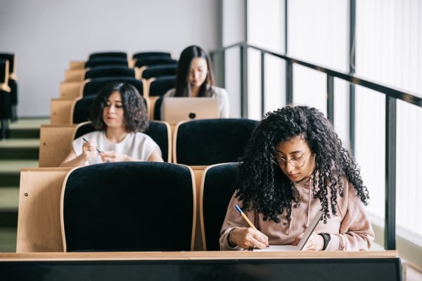 Compreendendo o desligamento acadêmico na perspectiva do estudante