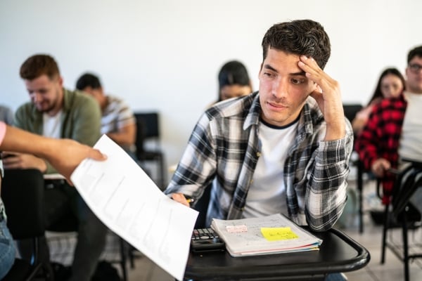 Porquê um professor alivia a impaciência do curso de matemática