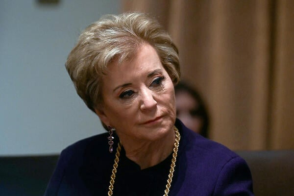 Departamento de Ensino diz às faculdades para ajudar os mutuários em dificuldades