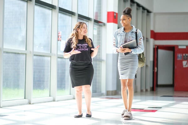 Americorps corta os grupos de chegada à faculdade para reduzir a equipe