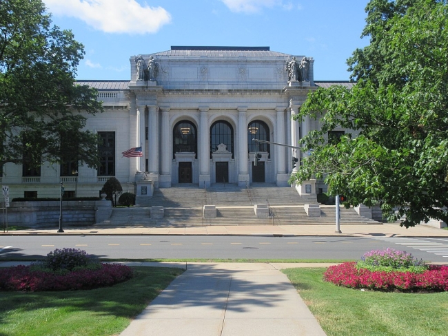 A photo of the Connecticut State Library and Supreme Court building.