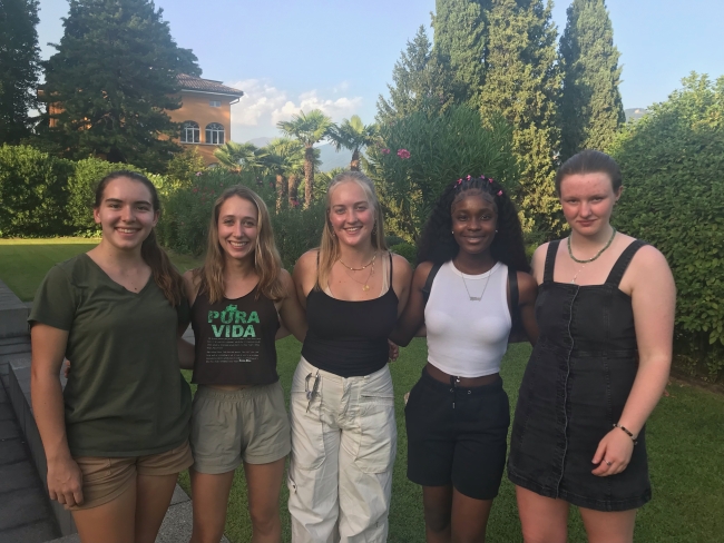 A group of Wheaton College students smile in Switzerland.