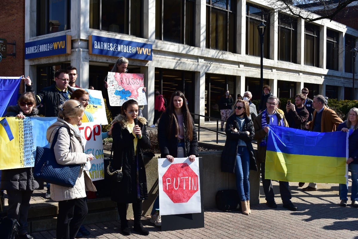 Students rally to support Ukraine
