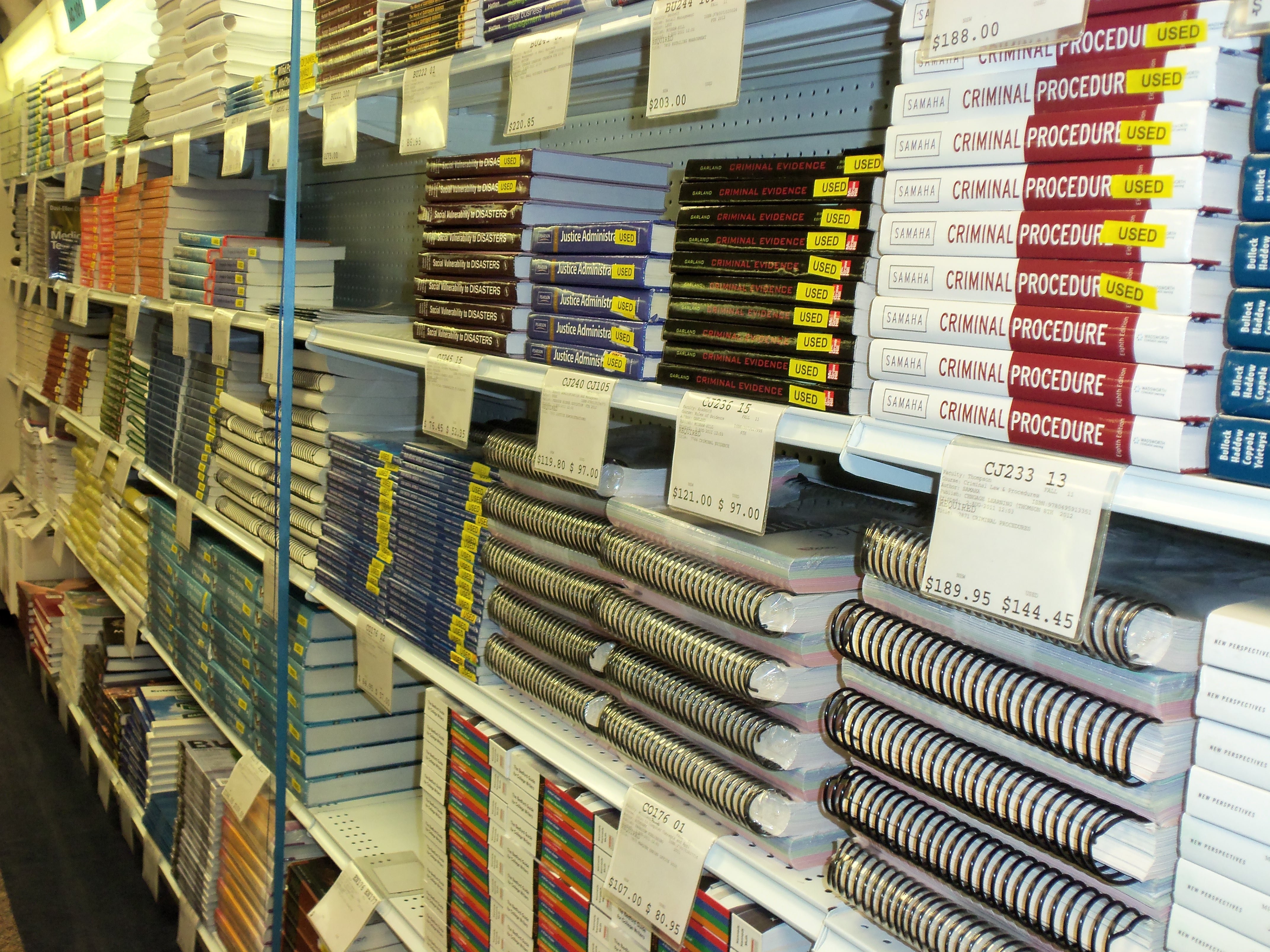 Textbook prices still crippling students, report says